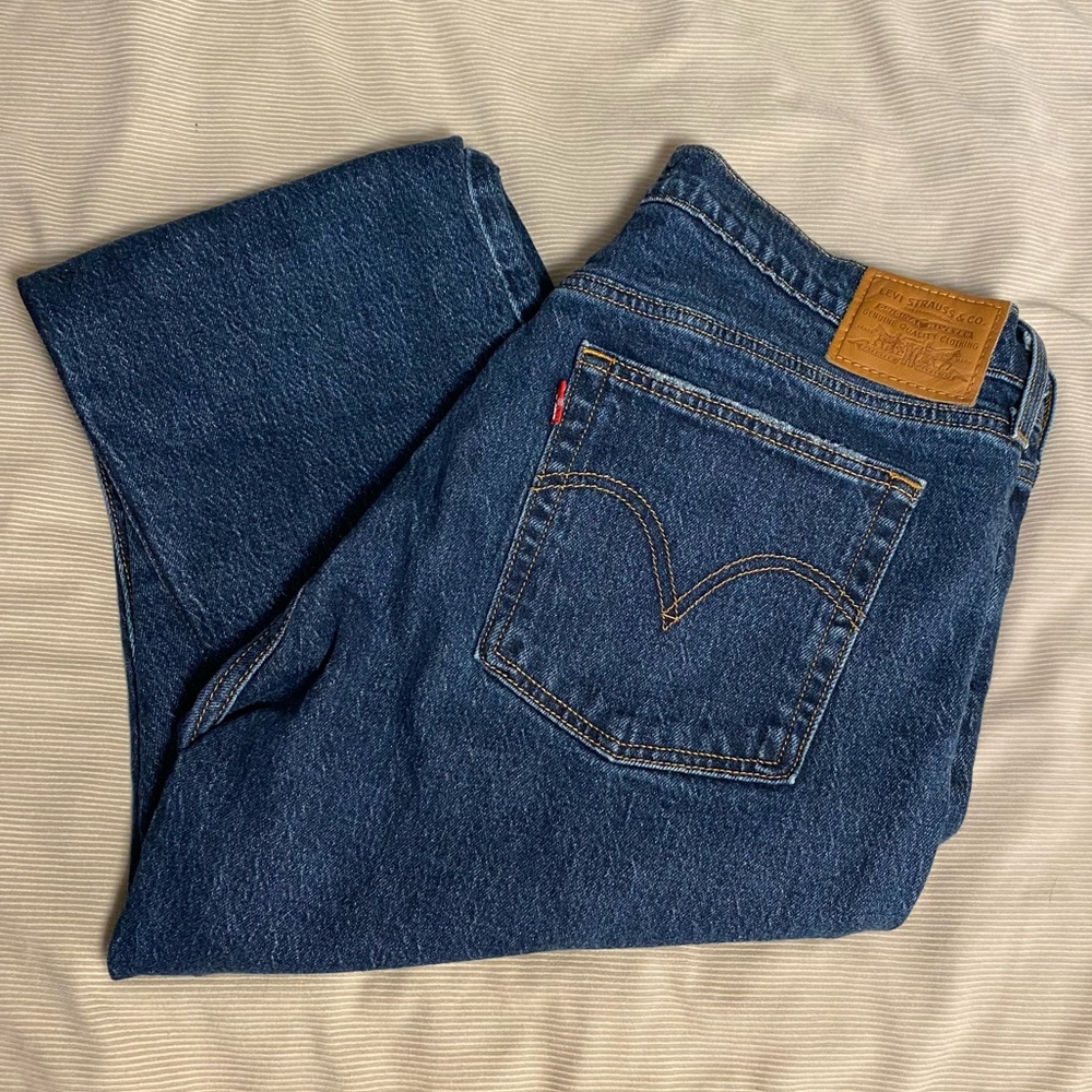 levi’s button up wedgie blue jeans
